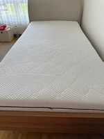 Einzelbett mit Matratze - Massivholz - Sehr guter Zustand