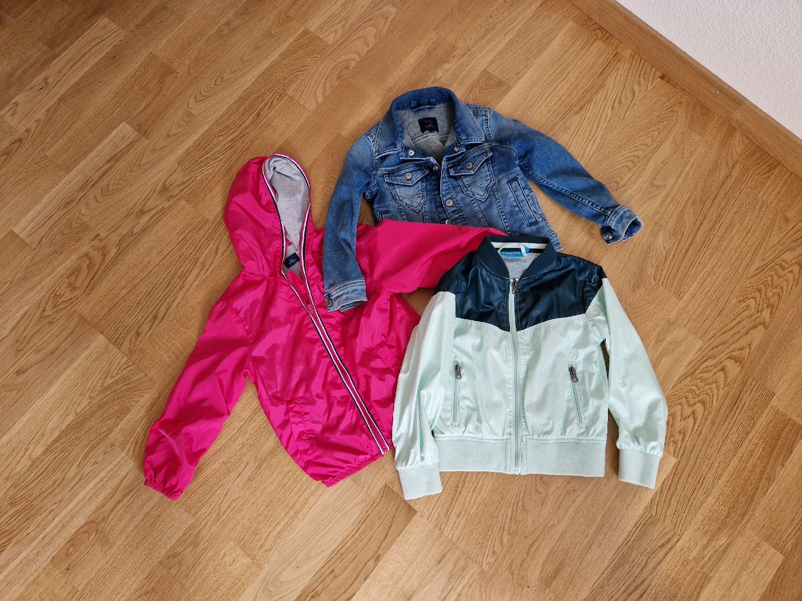 Lotti & Set di vestiti: Jacken Gr.104 – Usato da Zürich venduto da mel_mzx6