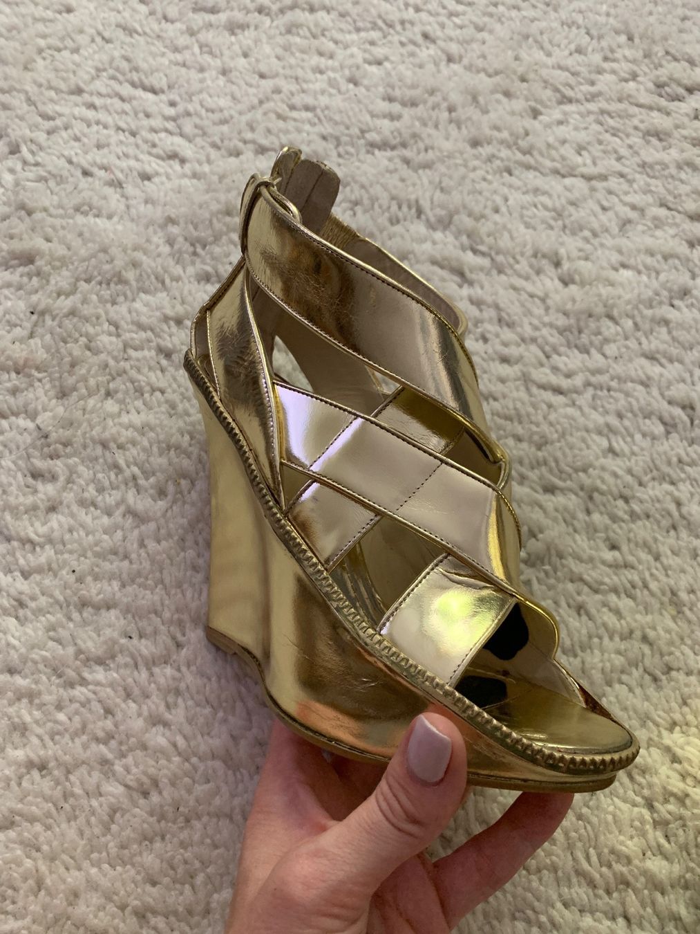 Givenchy Scarpe da donna: Givenchy Sandale Gr. 37 mit Keilabsatz, High Heels gold – Nuovo (secondo la descrizione) da Regensdorf venduto da secondchancefashion 3