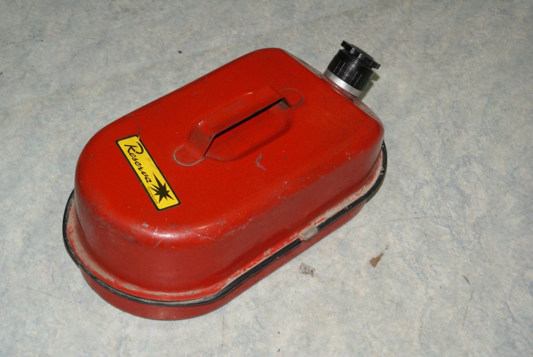 Taniche per benzina: (KK)Benzinkanister Metall Blech Reserva Tryckprovad Oldtimer – Usato da Buchs AG venduto da schwippschwapp 1