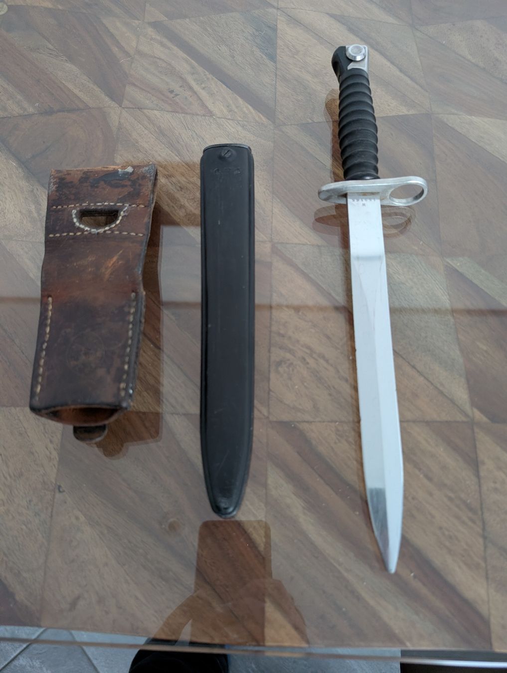 Schweizer Armee Stichwaffen: Schweizer Bajonett 1918 mit Scheide und Tragevorrichtung – Neu (gemäss Beschreibung) aus Staffelbach von Gaetano.CH 2