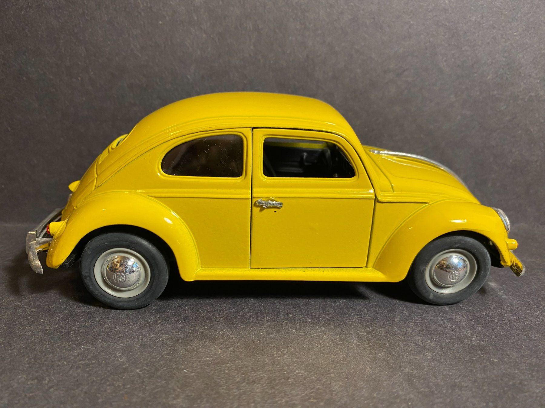 Volkswagen Modellautos: VW Oval Käfer 1:24 – Gebraucht aus Spiez von Mlandcruiser 4