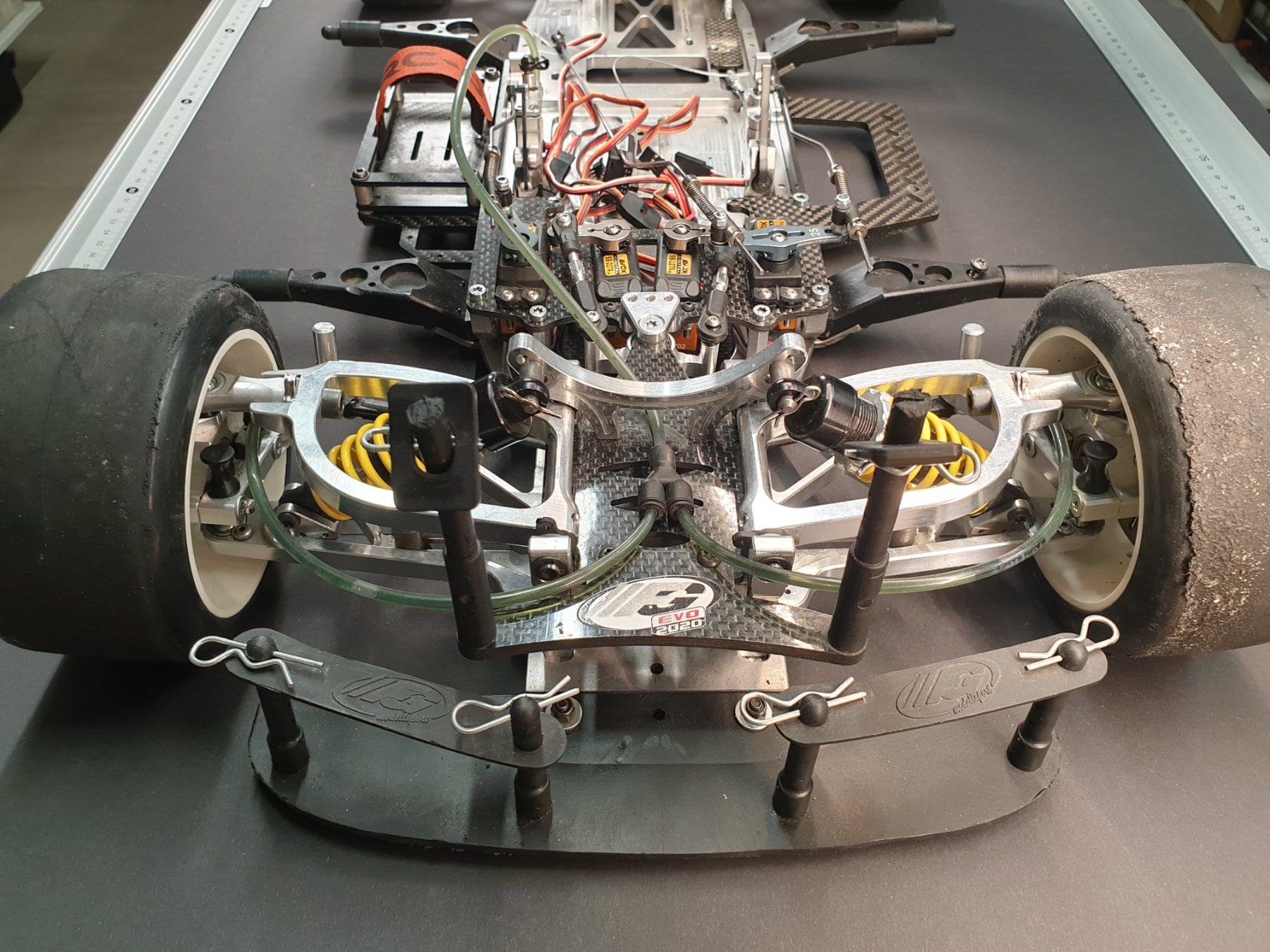 Modellismo RC: FG 2020 Chassis mit Servos Bremsanlage etc – Usato da Ohmstal venduto da p-51d 3