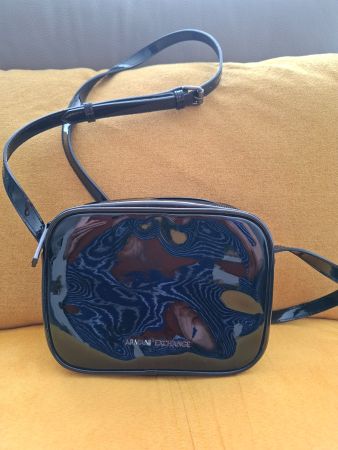 Sac bandoulière Armani Exchange verni noir occasion été ☀️