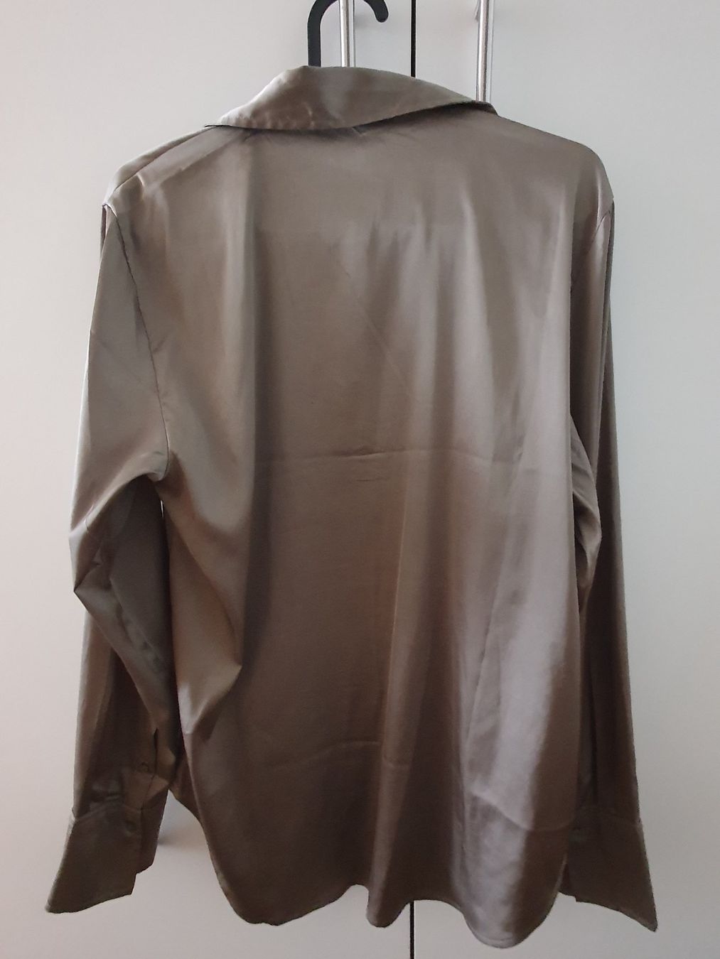 H&M Camicette: Bluse H&M Satin braun Grösse S – Usato da Arth venduto da frey1993 1