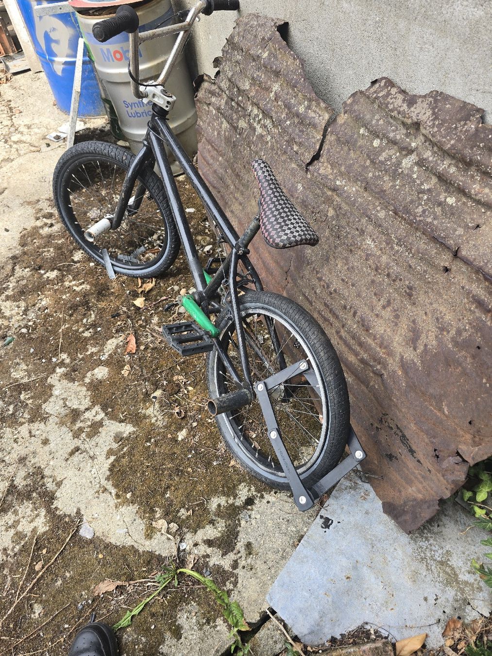 Velos: BMX Velo schwarz  – Defekt aus Aarberg von 2002stefan 2