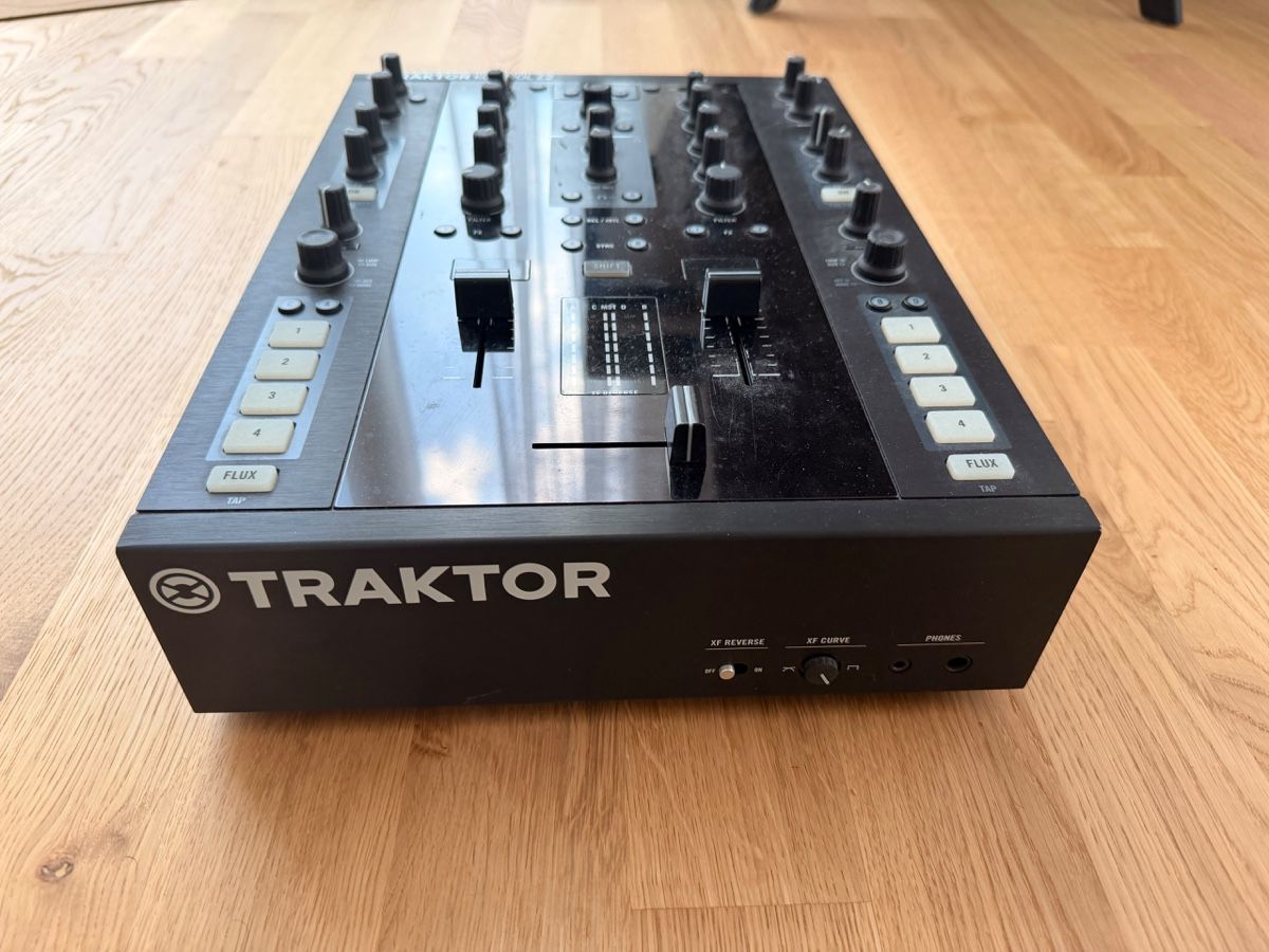 Native Instruments Mischpulte: Native Instruments Traktor Kontrol Z2 DJ Mixer + Decksaver | – Gebraucht aus Sirnach von Luca1217 2