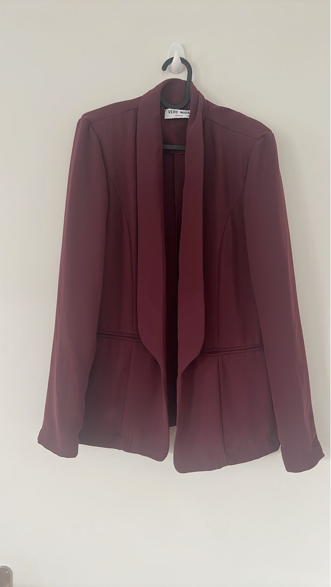 Vero Moda Giacche: VERO MODA Damen Blazer Weinrot Grösse 40 – Usato da Bremgarten b. Bern venduto da ilonarebekka