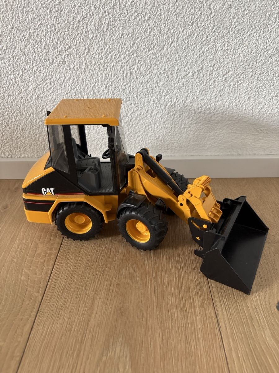 Bruder Giocattoli: CAT Radlader Spielzeug – Usato da Buttwil venduto da Simon5632