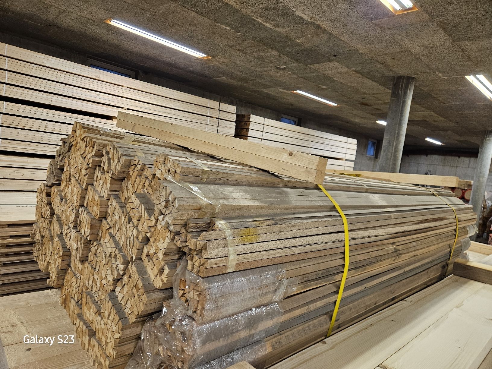 Articoli in legno: Dreikant Leisten 15/15mm – Nuovo e nell'imballaggio originale da Einsiedeln venduto da Paletten 1