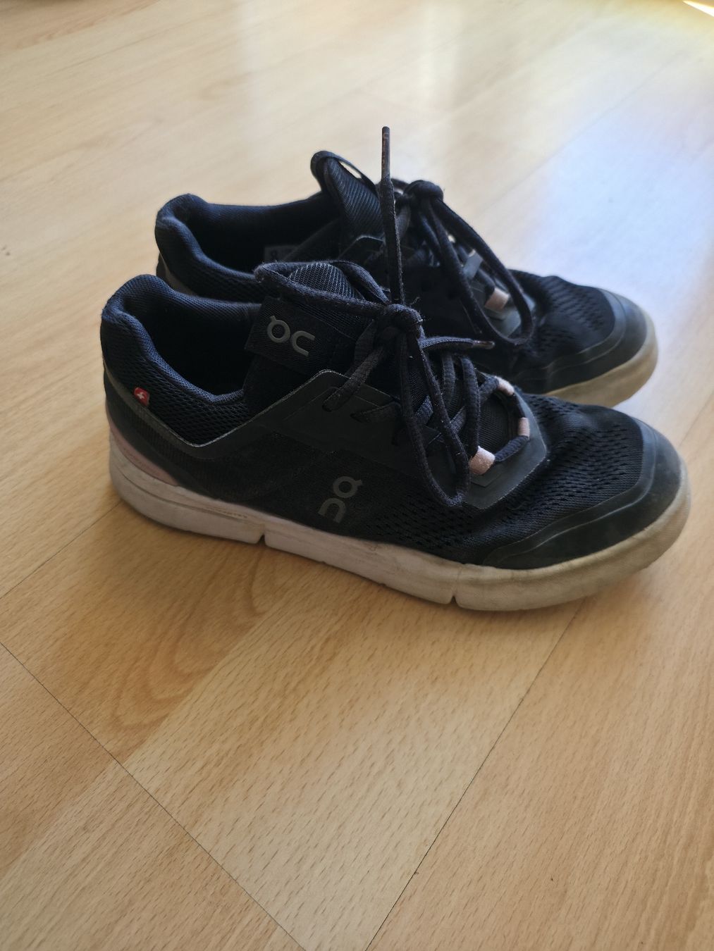 On Scarpe da donna: On Schuhe gr38 je 30fr – Usato da Lenzerheide/Lai venduto da Sandrapereira.p 1