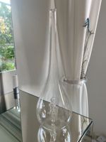 Hochwertige Schnaps Glasflasche in Tropfenform m. Glasfigur