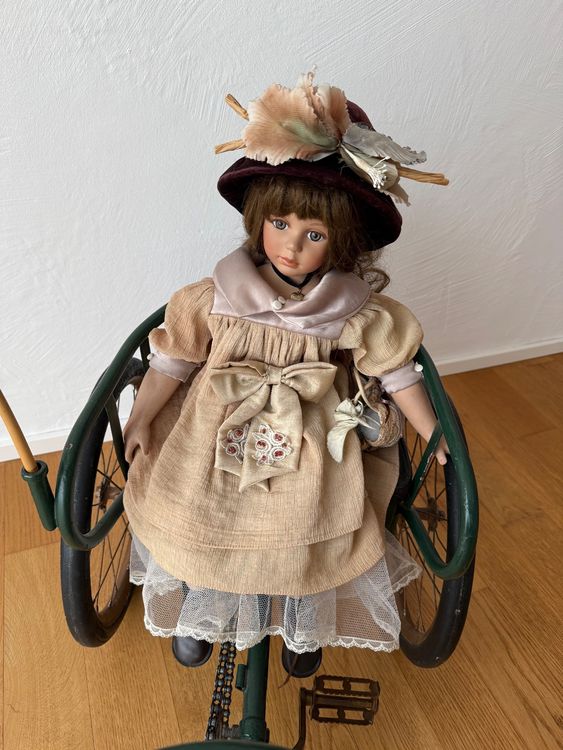 Antike Pferdekutsche mit Puppe, Spielzeug 6