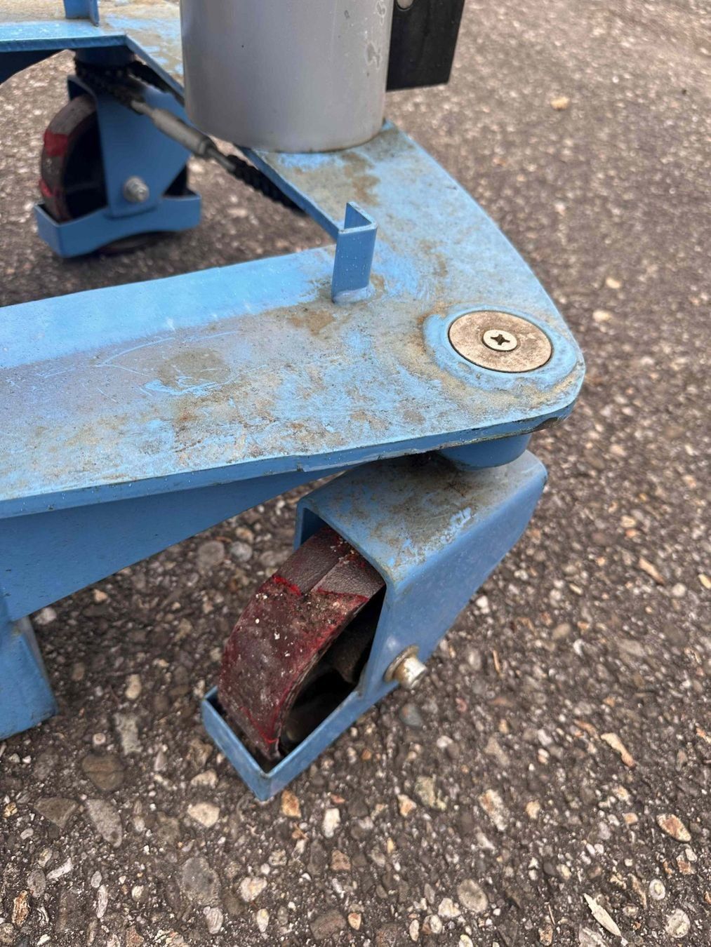 Gabelstapler & Hubwagen: Robuster Handhubwagen, Ersatzteilspender! – Defekt aus Deitingen von Silinus 1
