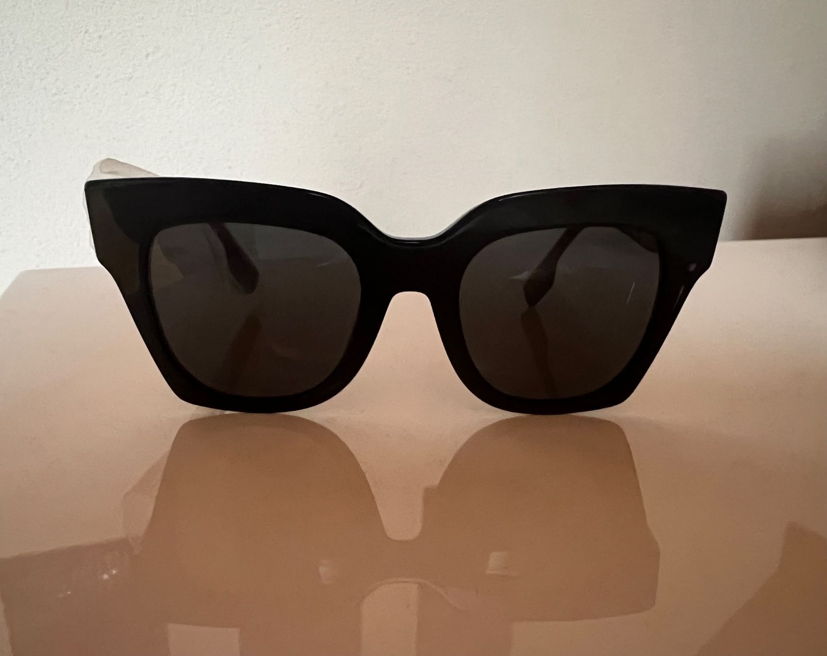 Burberry Occhiali & Lenti: Sonnenbrille Burberry Kitty – Nuovo e nell'imballaggio originale da Balgach venduto da nic_9trg