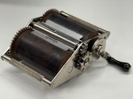 Antiker Be-Be Rasierklingen-Schärfer- Mechanik pur