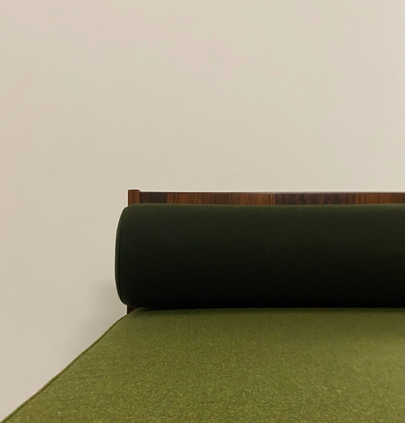 Divani: Danish Palisander Daybed Bett 1960s restauriert – Usato da Basel venduto da MidMod20C 6
