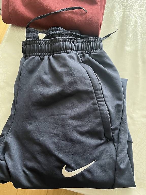 Hosen: Lot de 2 bas de training  – Gebraucht aus Lonay von Angelafidji13 2