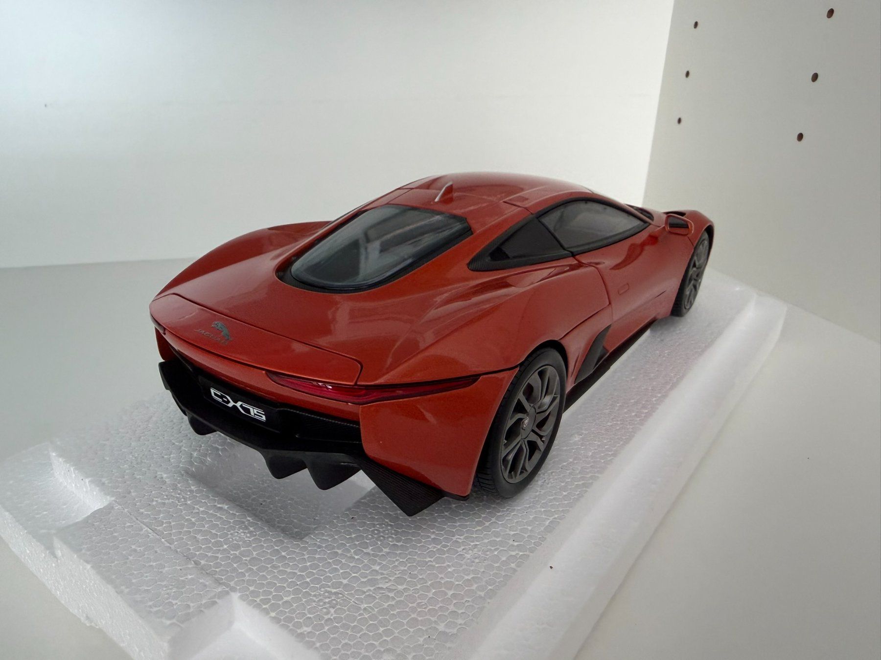 Jaguar Modellini d'auto: 1:18 Almost Real - Jaguar C-X75 – Difettoso da Tübach venduto da BonnevilleMotors 1