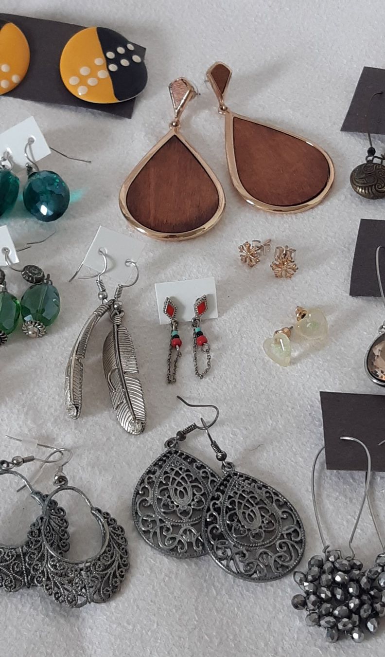 Altri gioielli: 20-teiliges Ohrschmuck-Set: Vintage & moderner Modeschmuck – Usato da Emmenbrücke venduto da WillisauerRingli 3
