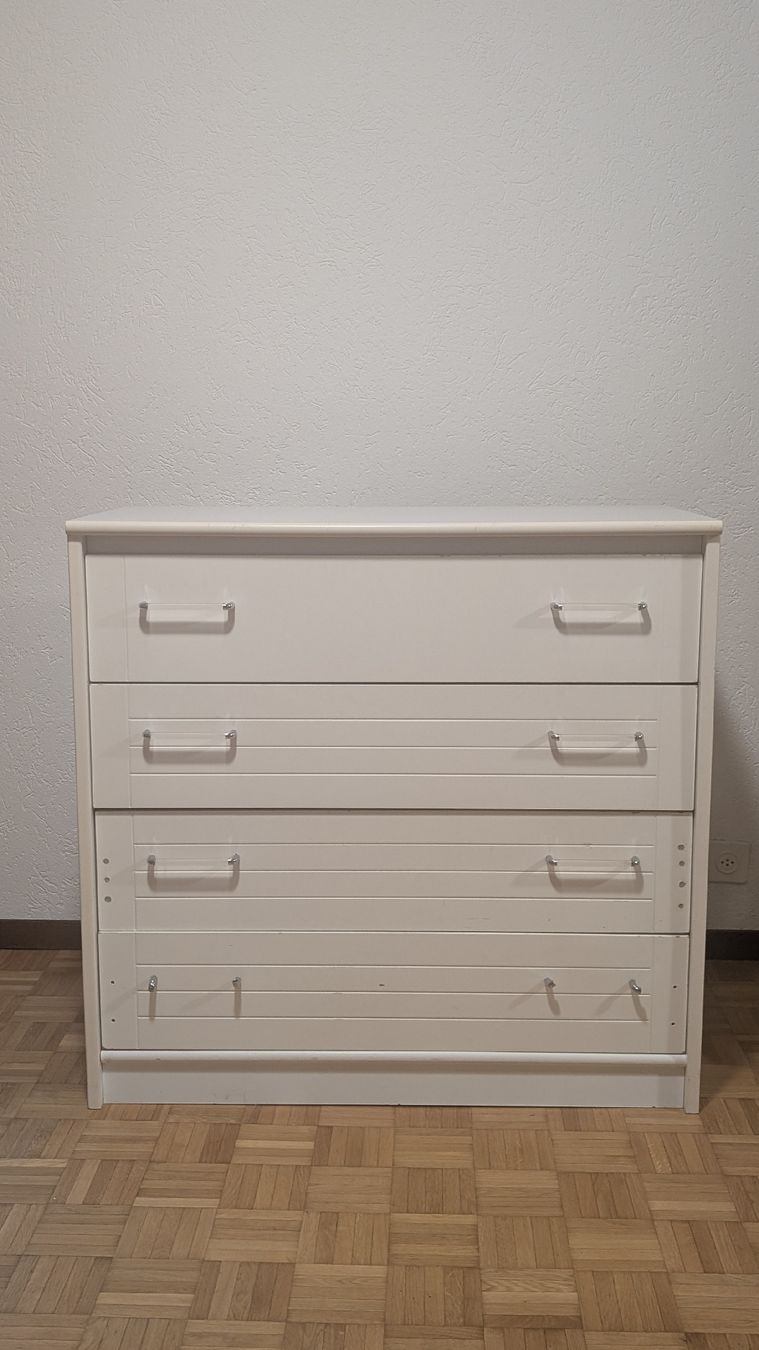 Commodes: Commode 4 tiroirs blanc à offrir  – D'occasion à Sion par ale_6cth 1