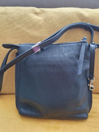 Sac bandoulière noir BREE en cuir véritable, parfait état