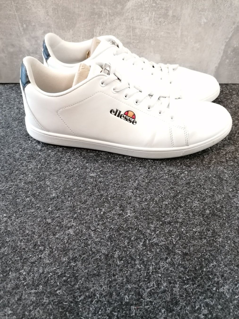 Ellesse Scarpe da uomo: Weisse Ellesse Sneaker Gr. 45 – Usato da Kaiseraugst venduto da InkBoy