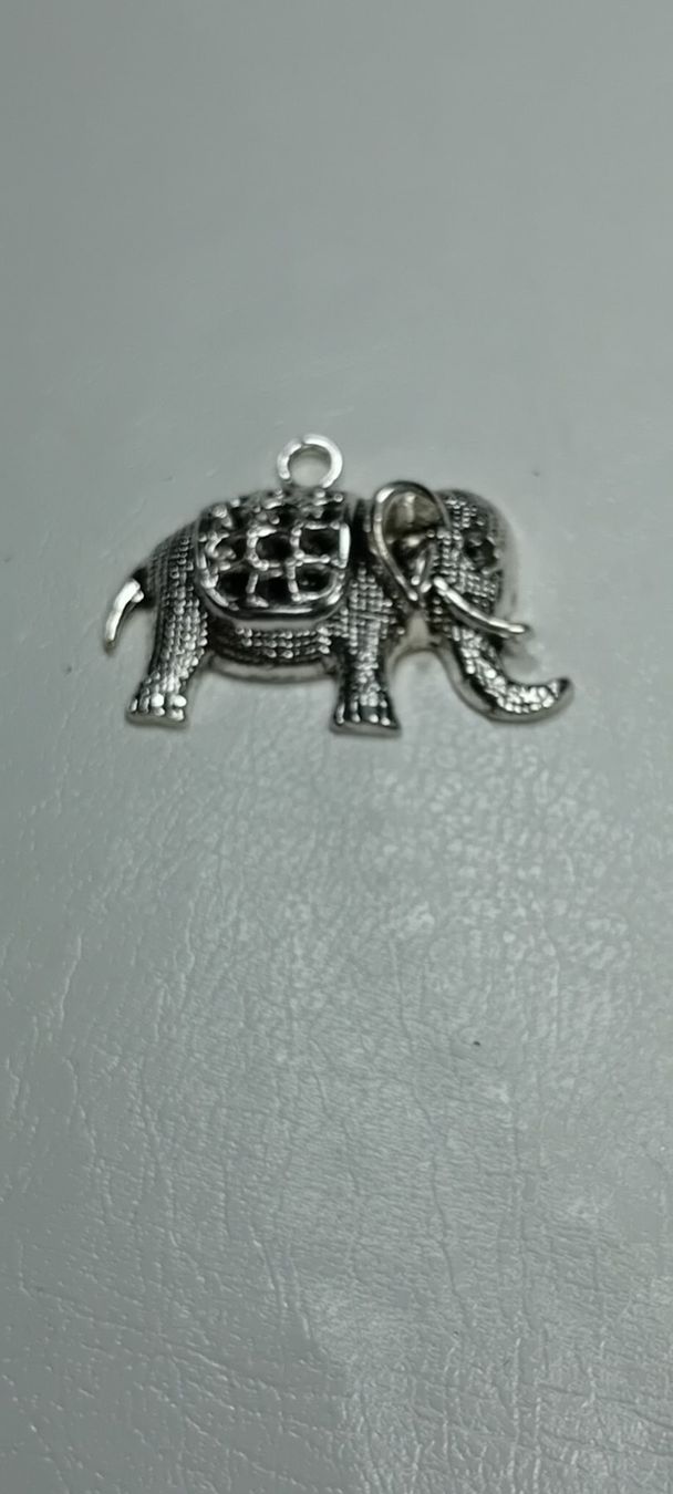 Ciondoli: elephant anhänger,,zinklegierung – Nuovo (secondo la descrizione) da Basel venduto da bij_5hqd 1