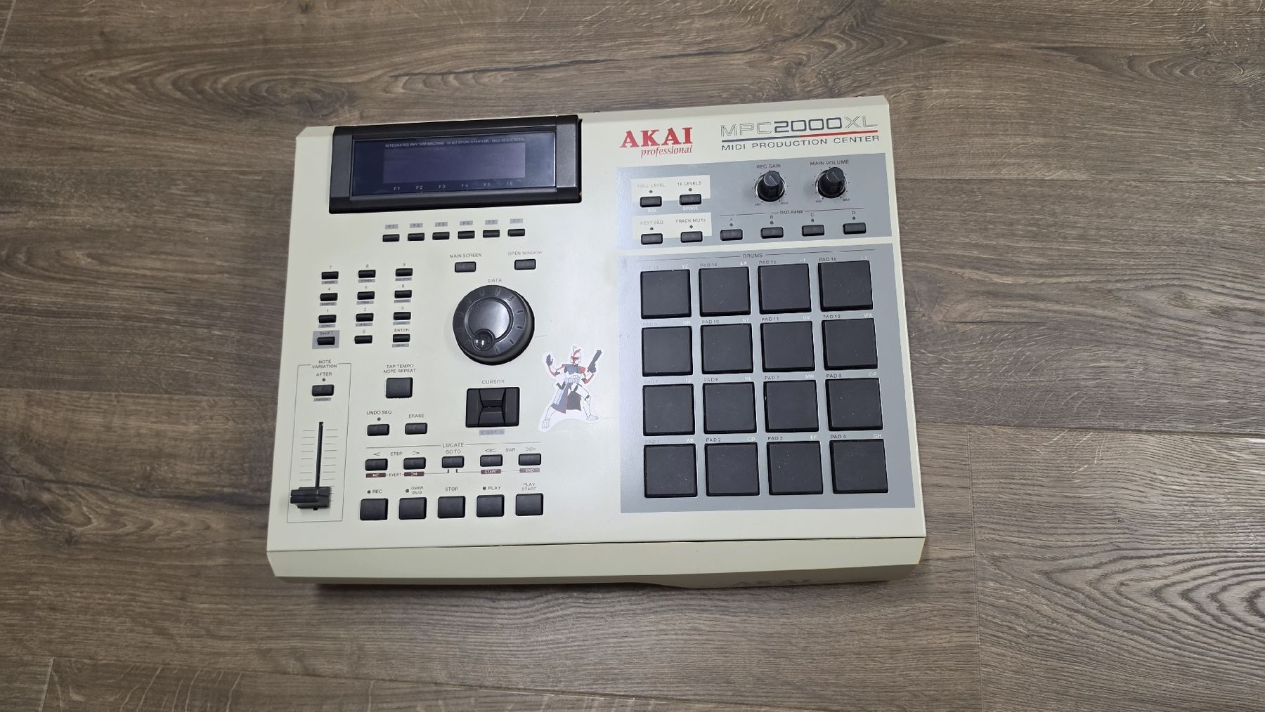 Akai Musikinstrumente: AKAI MPC 2000 XL FULLOPTION INKL. FLIGHTCASE – Gebraucht aus Niederweningen von Captain_Rex94