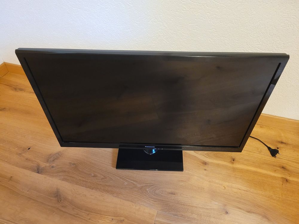 Panasonic TXL32B6E LCD TVMonitor 32" Slim Design schwarz Kaufen auf