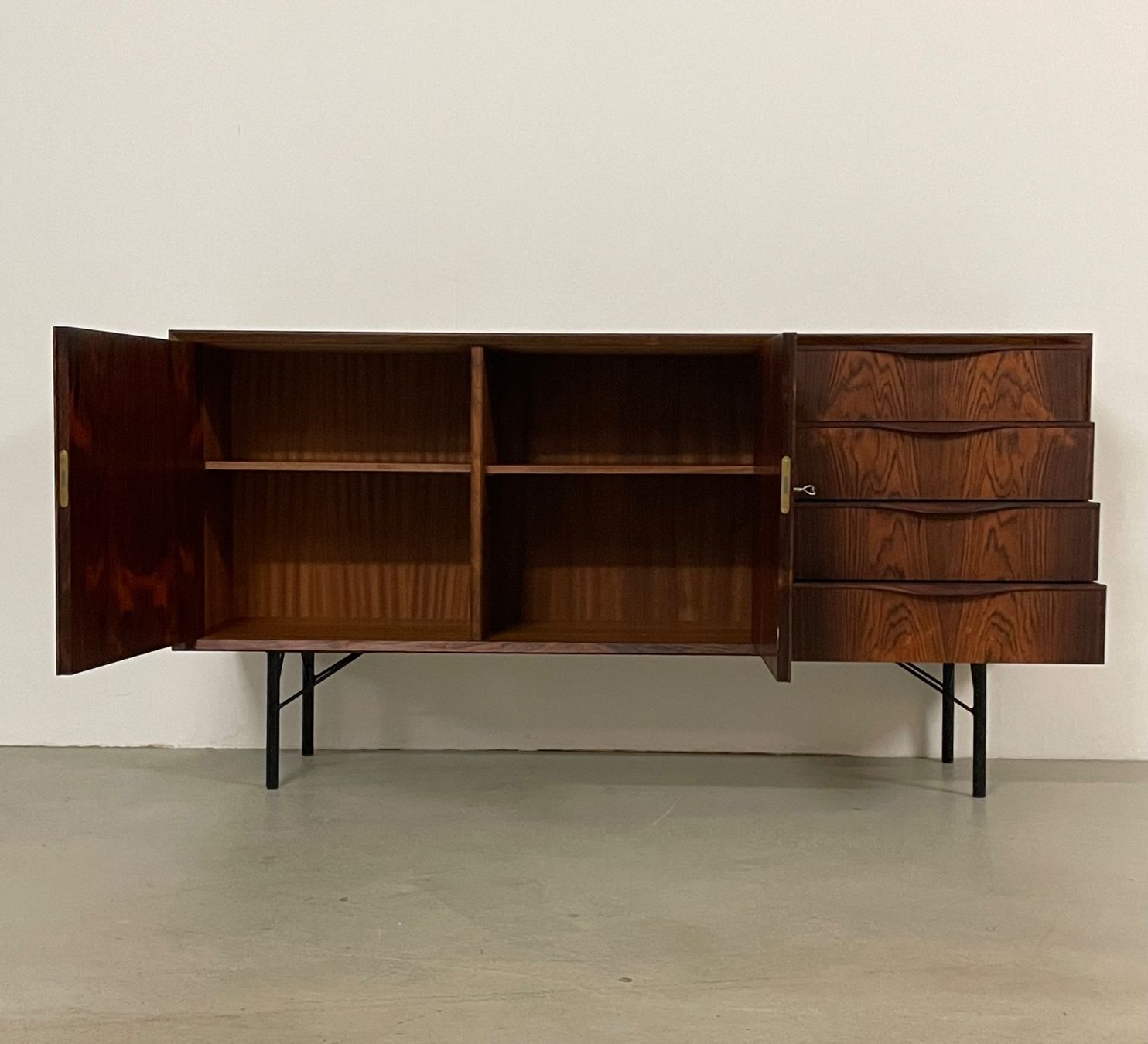 Cassettiere: Dänisches Palisander Sideboard Erling Torvits 1960s – Usato da Basel venduto da MidMod20C 4