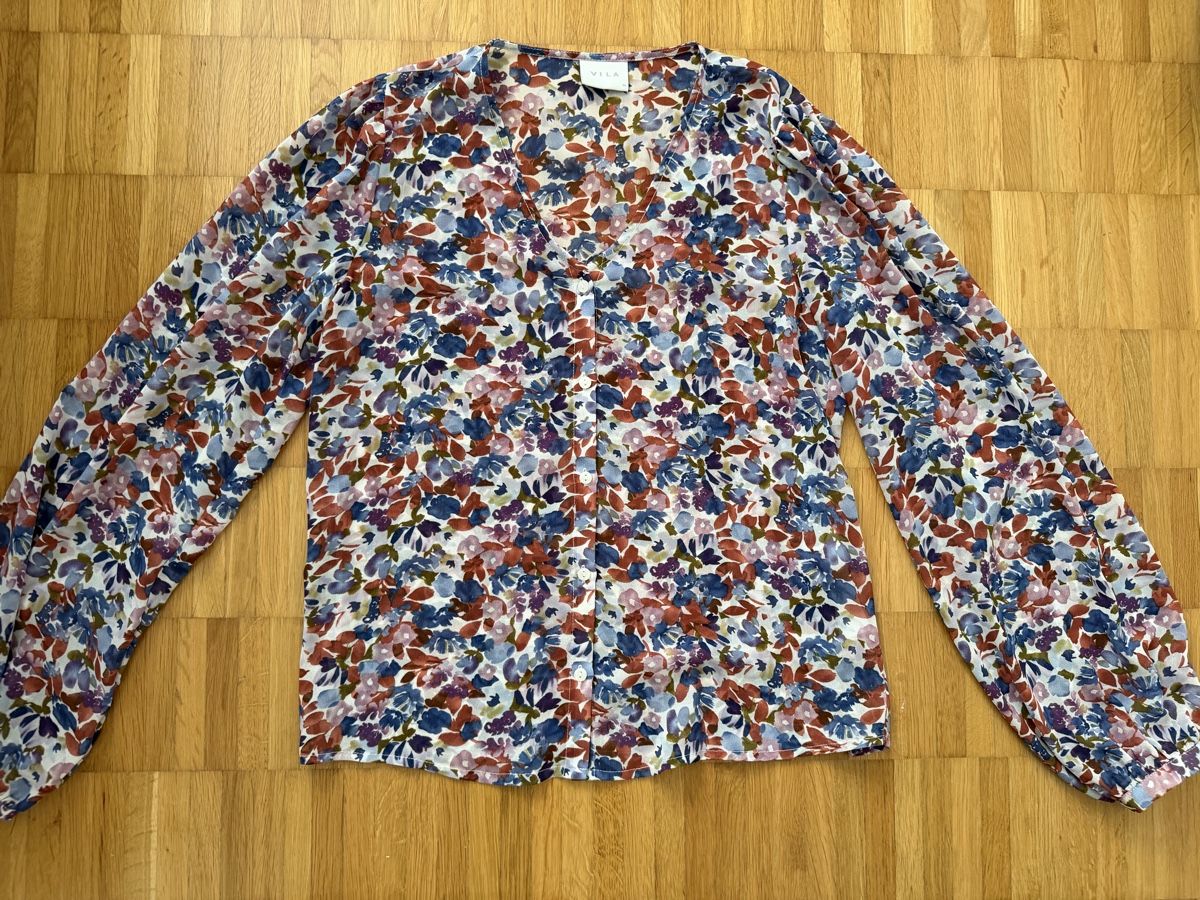 Vila Camicette: VILA Bluse Blumenmuster Gr. 34 (entapricht einer normalen 36 – Usato da Jona venduto da Good_luck_ 1