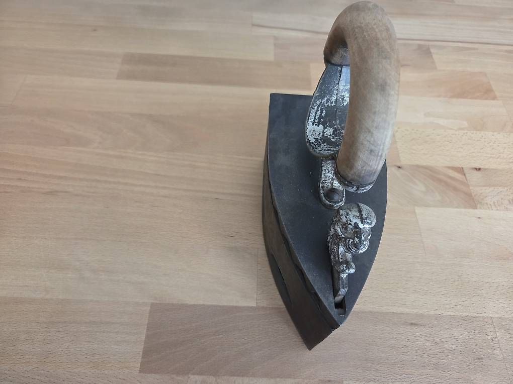Bügeleisen: Gusseisen Bügeleisen – Gebraucht aus Hittnau von Vanessa1490 2