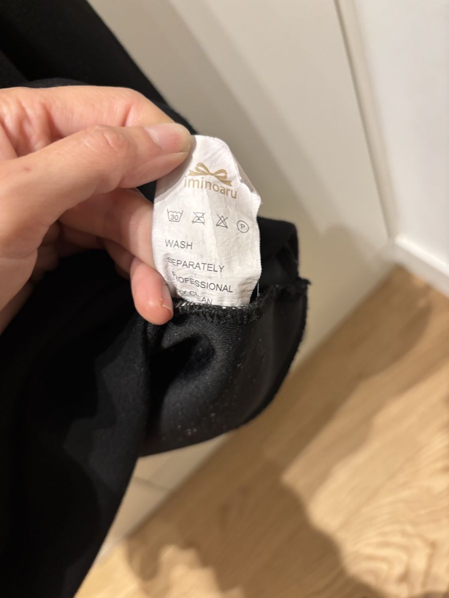 Maglioni & Felpe: Black Ruffle Hoodie - Excellent Condition! – Usato da Lugano venduto da sar_hz5j 3