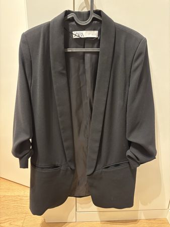 Zara Black Blazer - XS - Great Condition - Stylish!