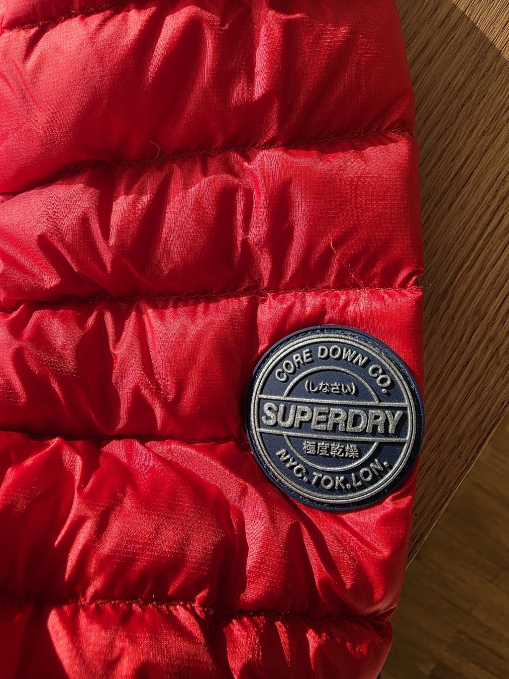 Superdry Giacche: Superdry Daunenjacke Rot, Gr. M – Nuovo (secondo la descrizione) da Adligenswil venduto da sasa_be 1