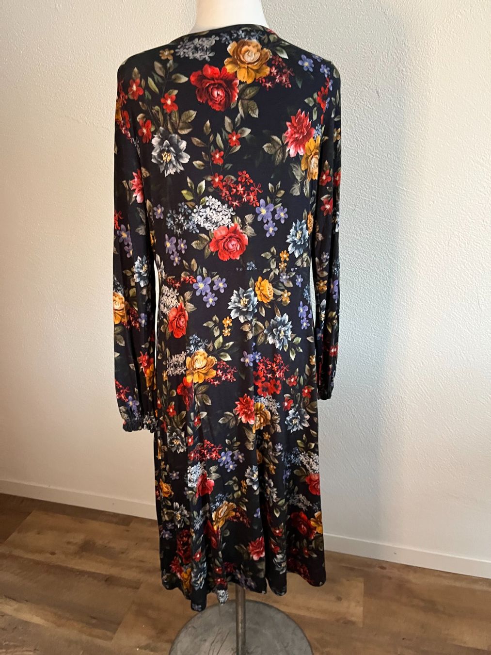 Kleider: Kleid, Viskose, Gr. S-L, NP 89.- – Neu und originalverpackt aus Interlaken von Jasmin_Flower 3