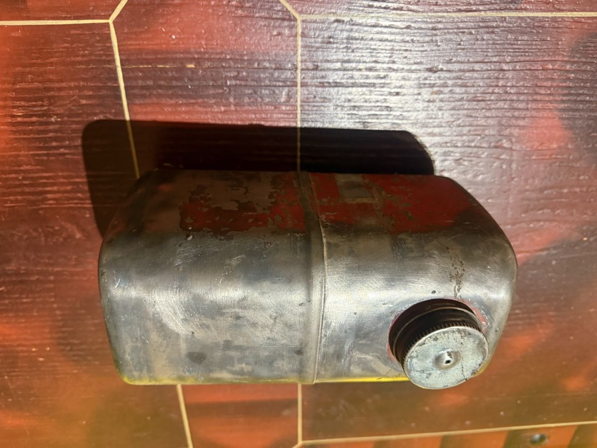 Sonstiges Fahrzeugzubehör: Aebi-Benzintank – Gebraucht aus Horriwil von Carrera68 7