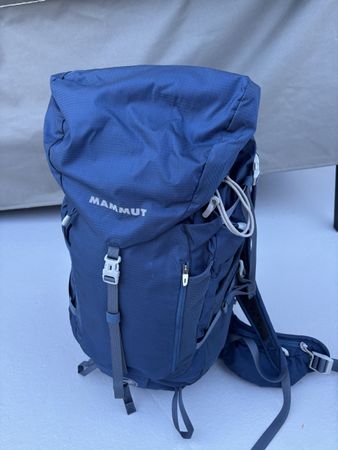 Wanderrucksack Mammut Lithium Pro 28 blau mit Regenhülle