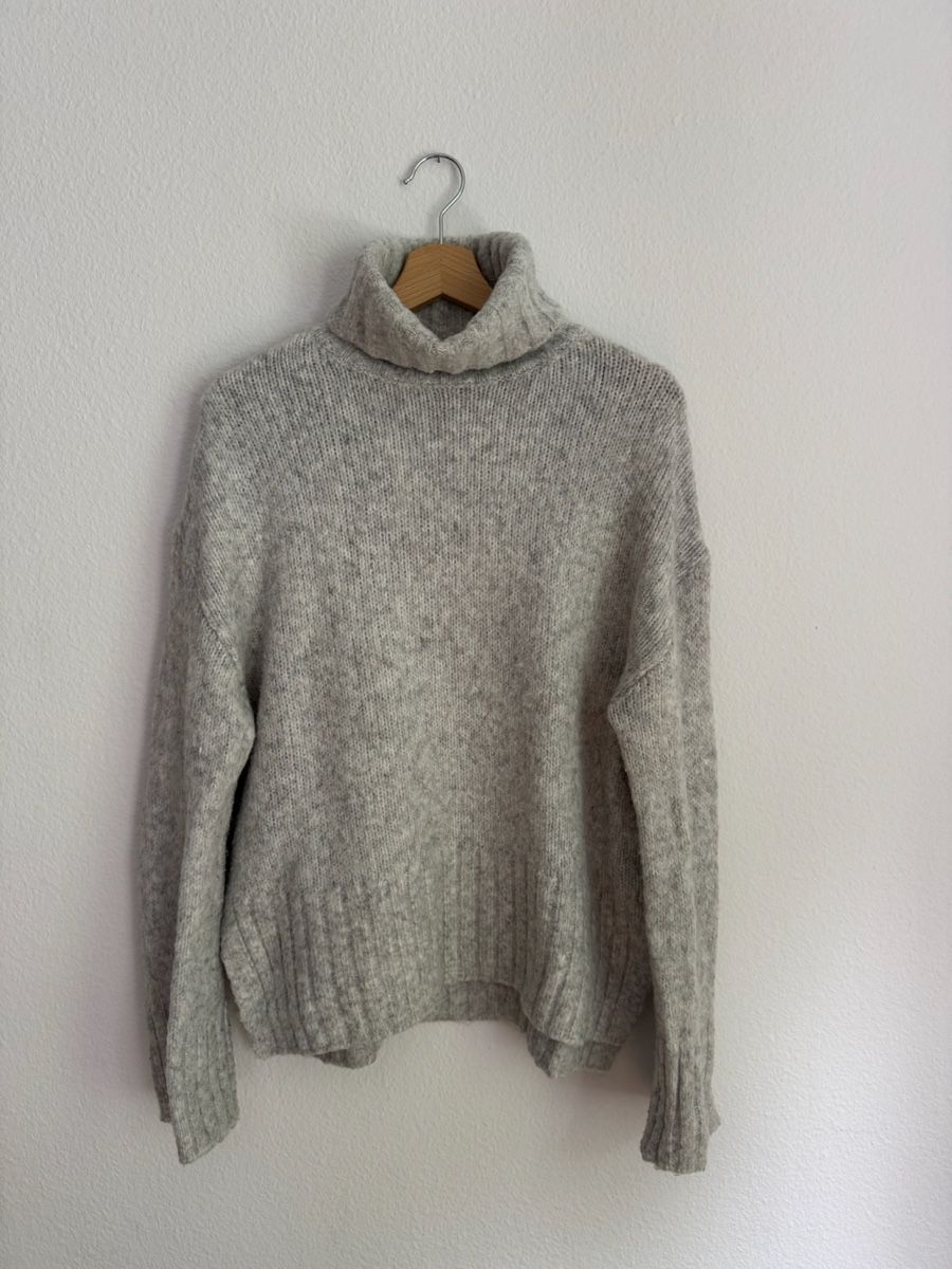H&M Maglioni & Felpe: H&M Grey Turtleneck Sweater - S – Usato da Zürich venduto da pulapula