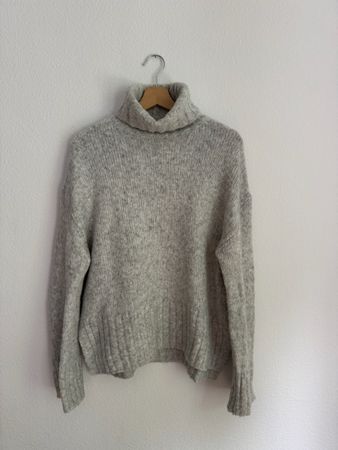 H&M Grey Turtleneck Sweater - S