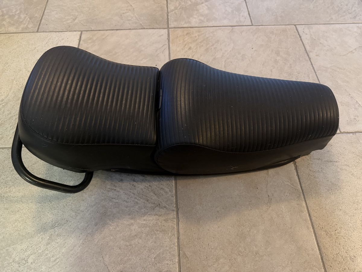 Vespa Tutti pezzi di ricambio per scooter: Vespa Sattel Speziell  – Usato da Trimbach venduto da ale5522