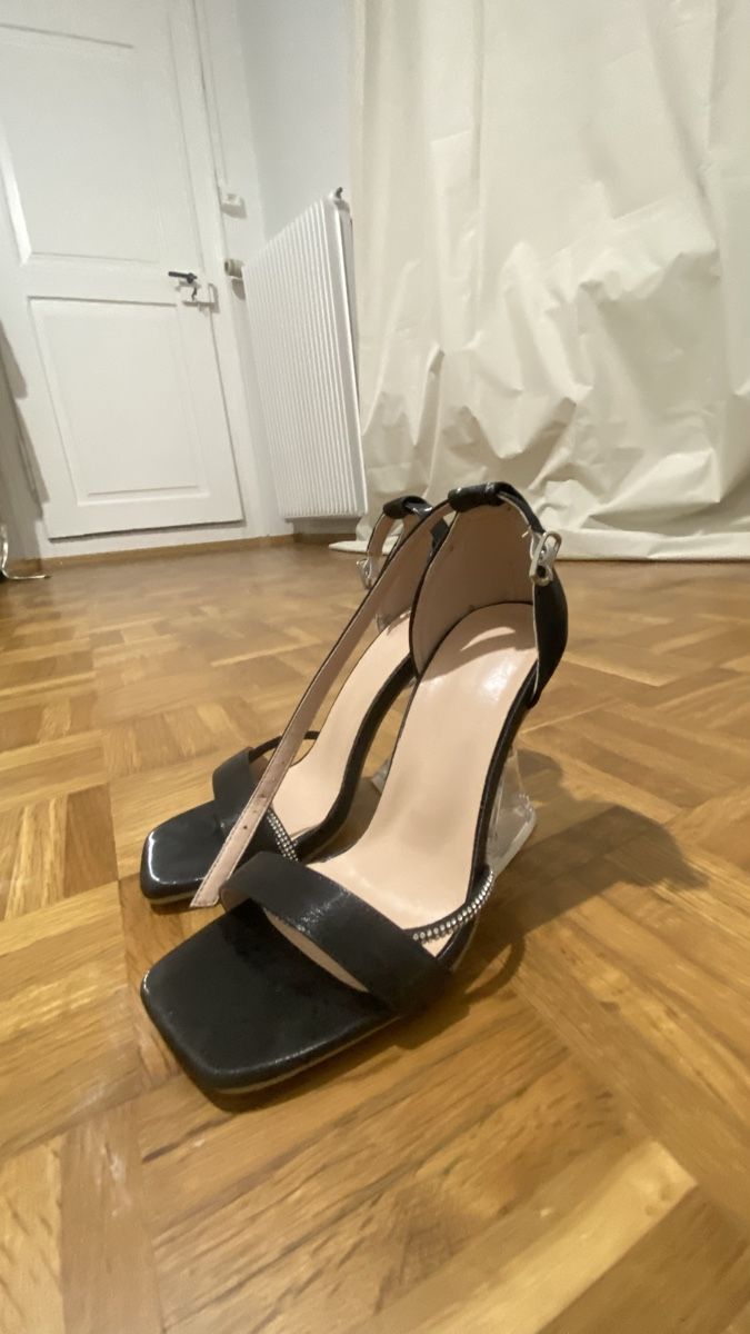 Scarpe da donna: Black Heels with Clear Block Heel - Size 36 - Worn Once – Nuovo e nell'imballaggio originale da Schaffhausen venduto da bar_rf9c 1