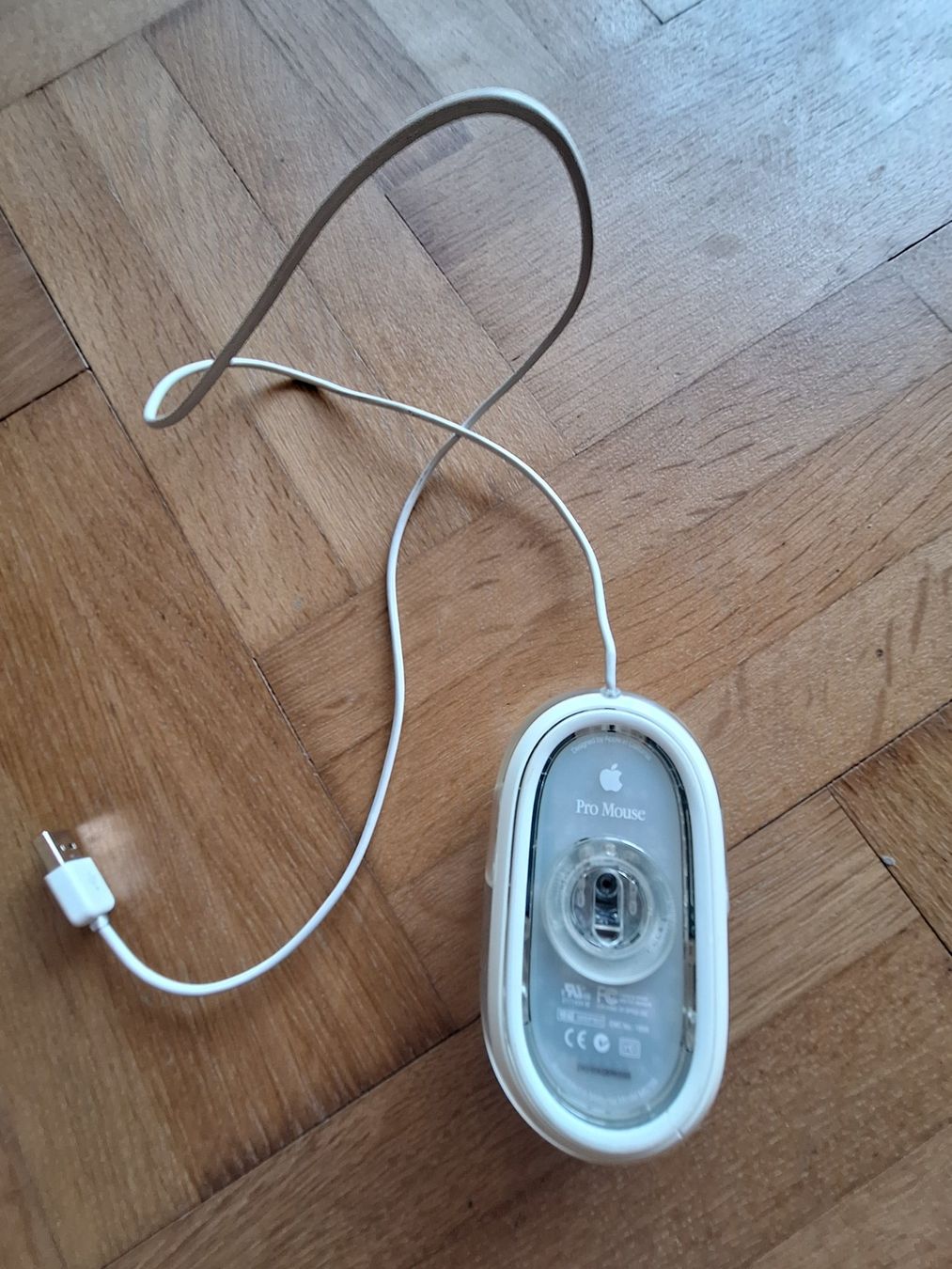 Apple Maus: Souris APPLE modèle 5769 – Gebraucht aus Chêne-Bougeries von xchrysalide