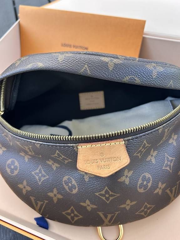 Sacs: Louis Vuitton BUMBAG Canvas Monogramm  – D'occasion à St. Pantaleon par Vogue3 2