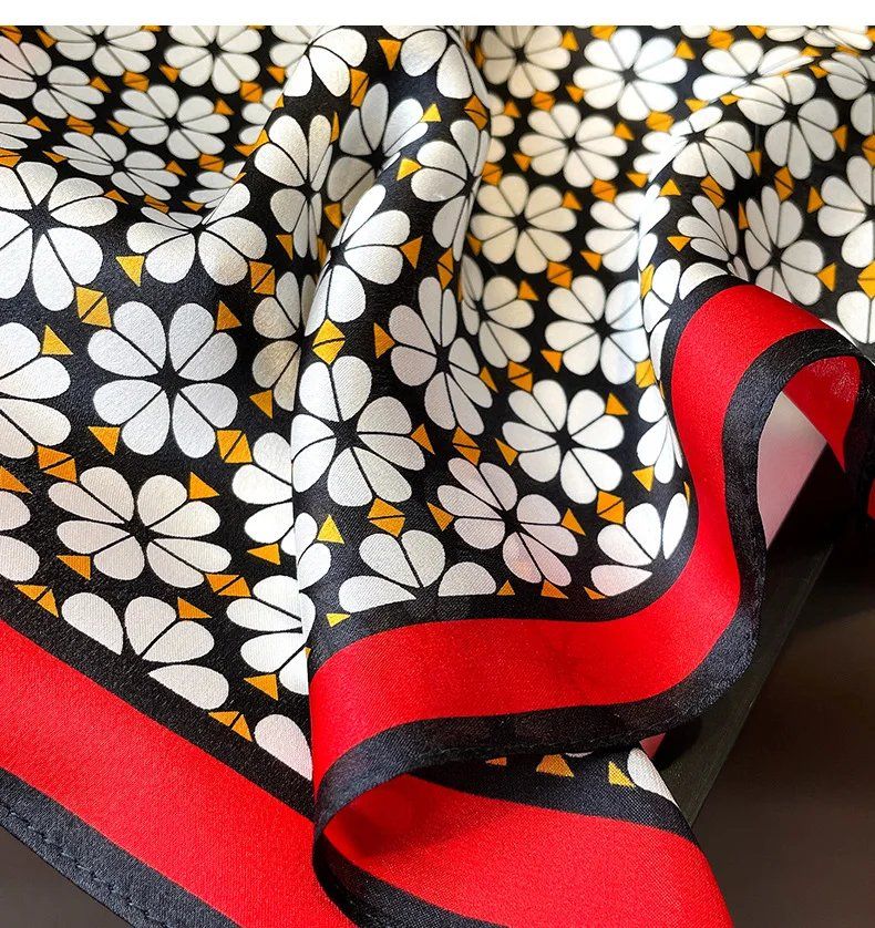 Foulard & Sciarpe: New 53cm Silk Scarf, Leaf Clover Red White 100% Silk – Nuovo e nell'imballaggio originale da Baar venduto da virginiablossoms 3