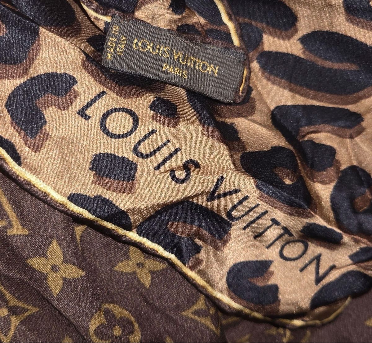 Louis Vuitton Foulard & Sciarpe: Louis Vuitton Silk Scarf – Usato da St.Josefen venduto da lop_lh8d 1