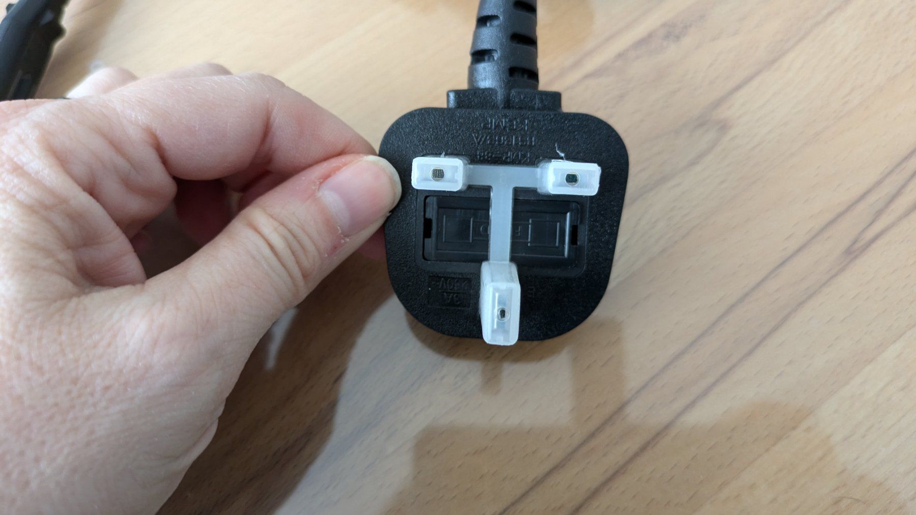 Kabel: Stromstecker 2 polig mit UK Stecker – Neu (gemäss Beschreibung) aus Staufen von Fleby84 2