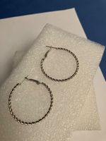 Modeschmuck, Elegante Creolen, gedreht, silberfarben, NEU
