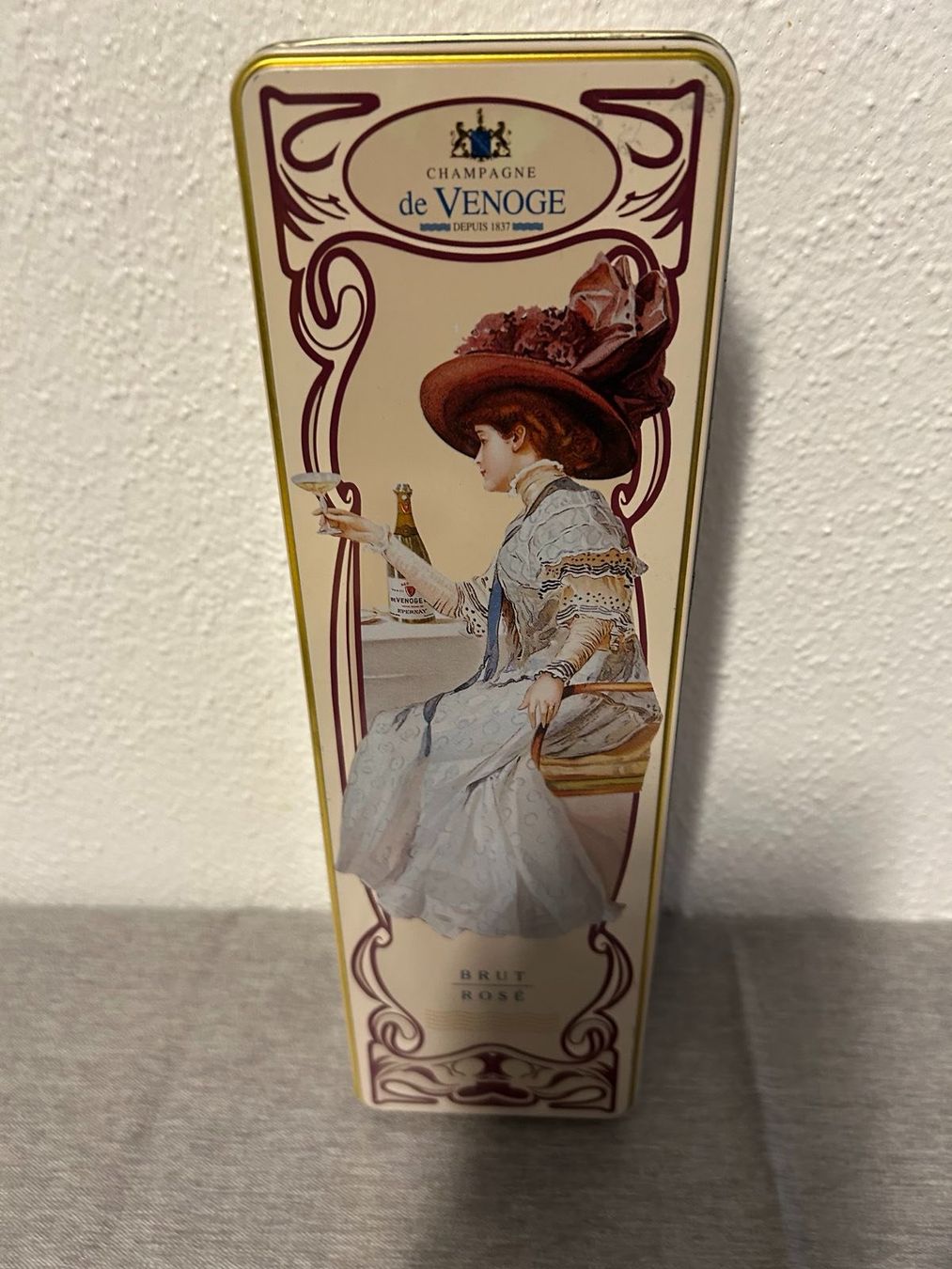 Tutte le decorazioni: Schöne Vintage Blechdose – Usato da Wil SG venduto da Nvik